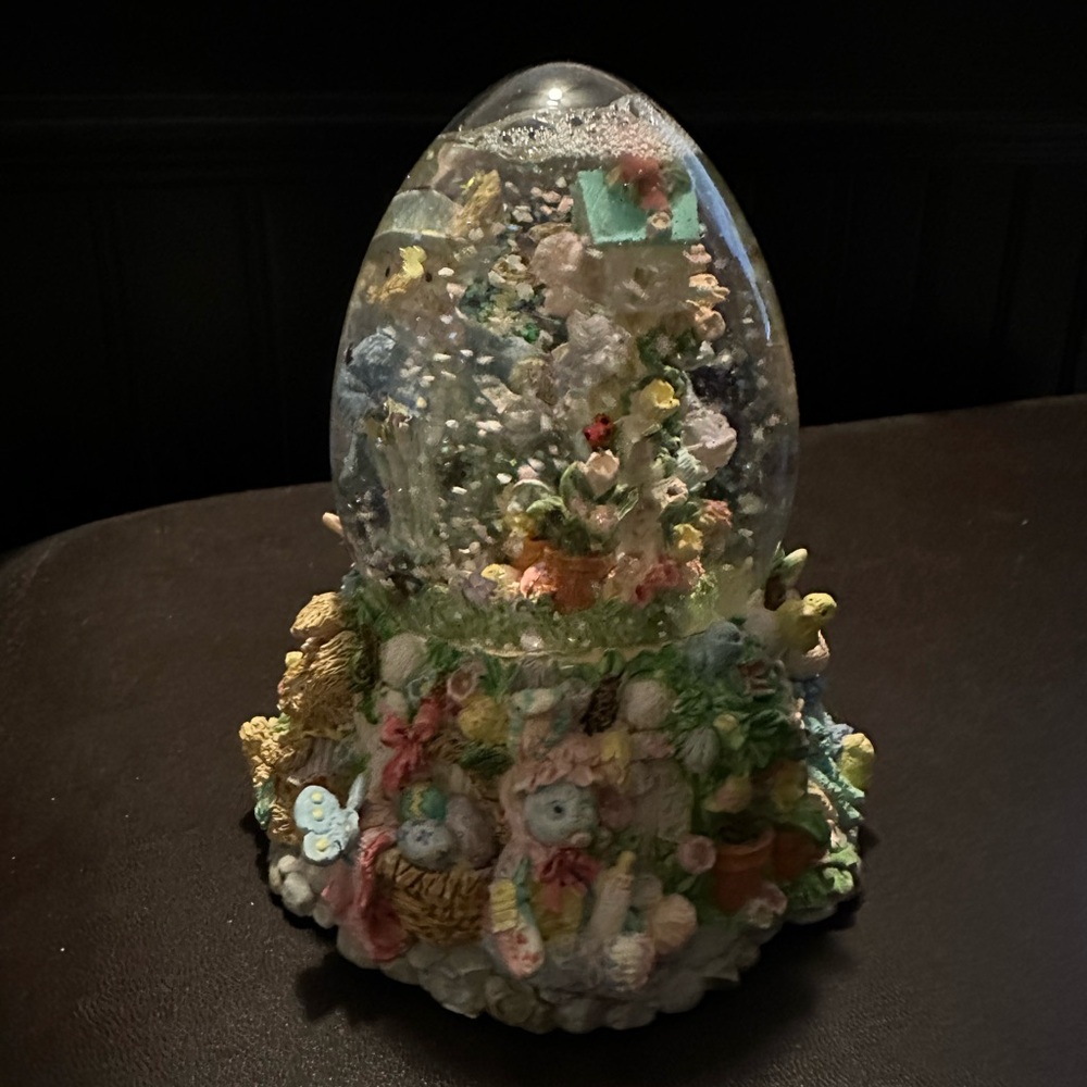 Musical Easter Water Globe